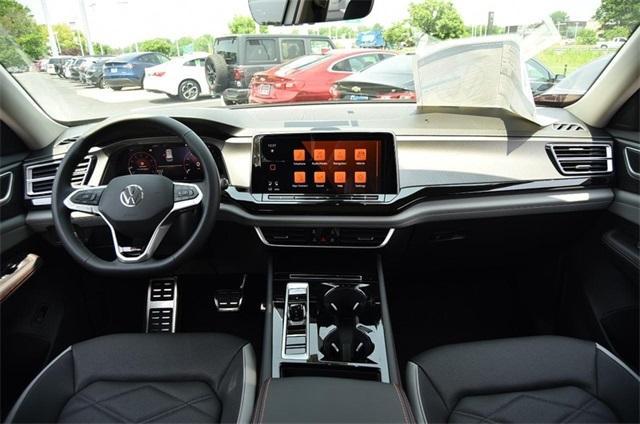 new 2025 Volkswagen Atlas car, priced at $46,577