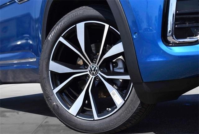 new 2025 Volkswagen Atlas Cross Sport car, priced at $51,435