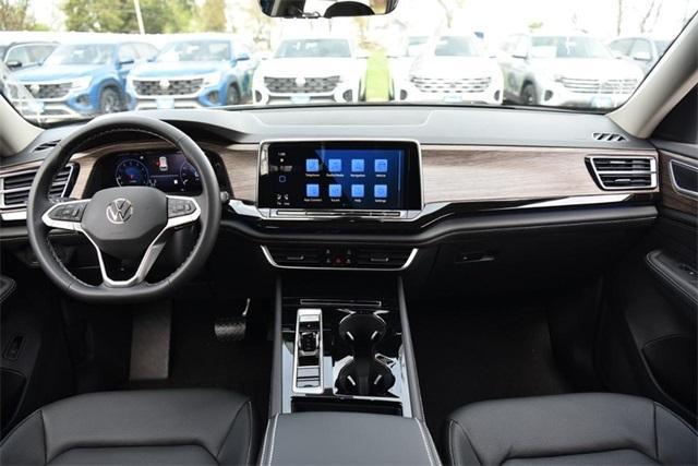 new 2025 Volkswagen Atlas car, priced at $46,670