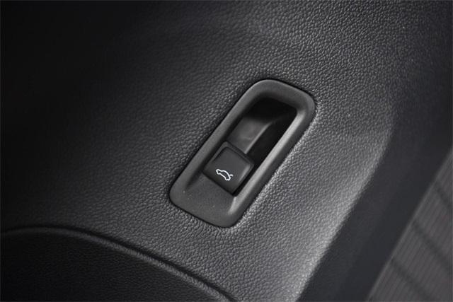 new 2025 Volkswagen Atlas car, priced at $46,670