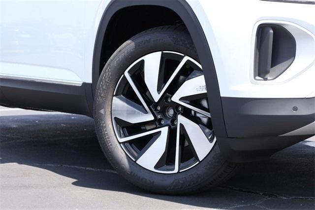 new 2024 Volkswagen Atlas car, priced at $42,999