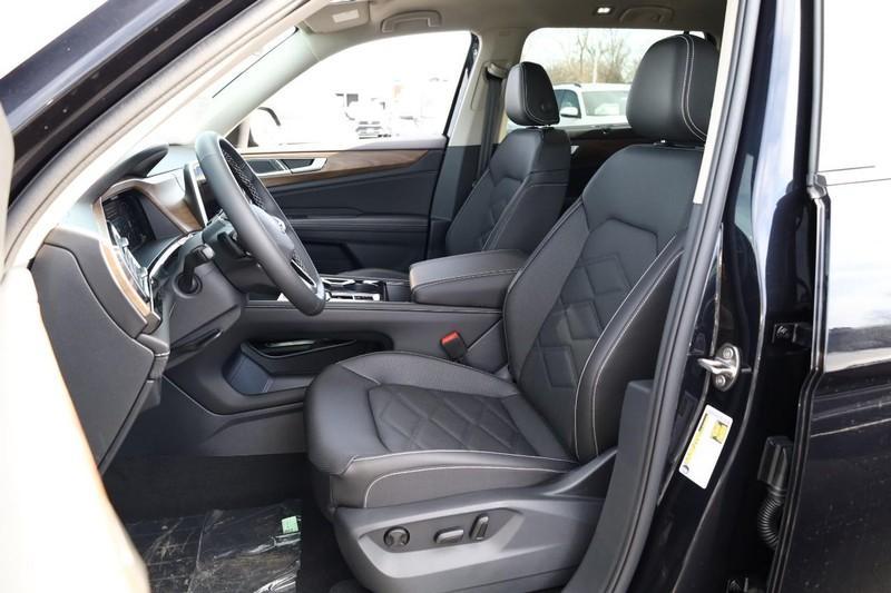 new 2025 Volkswagen Atlas car, priced at $44,061
