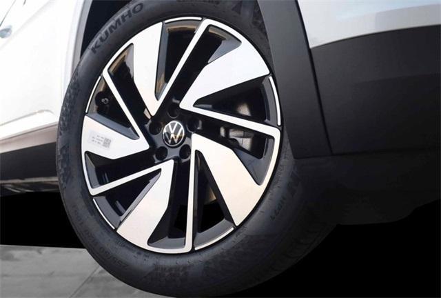 new 2026 Volkswagen Atlas car, priced at $46,013