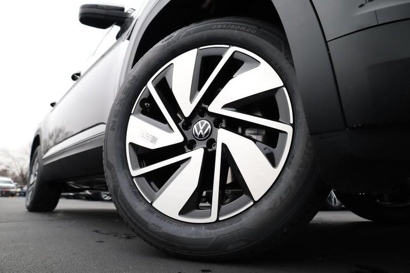 new 2025 Volkswagen Atlas car, priced at $43,600