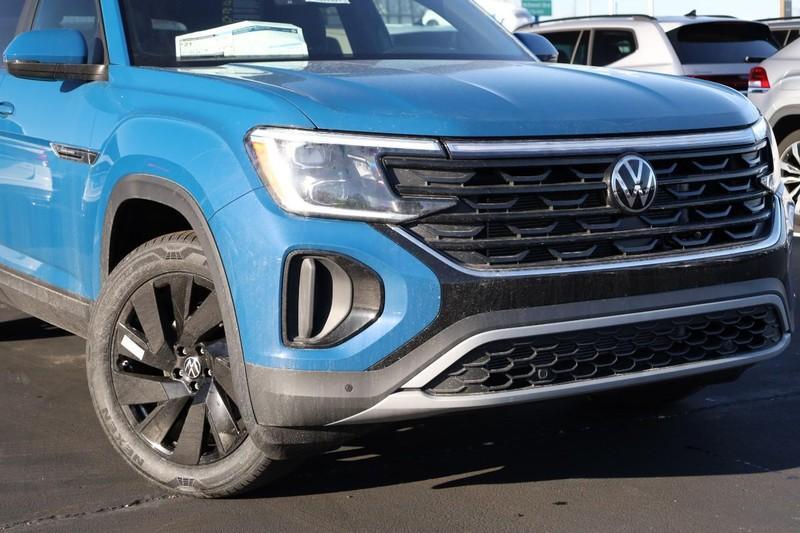 new 2025 Volkswagen Atlas Cross Sport car, priced at $44,103