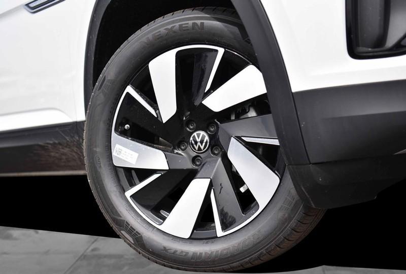 new 2025 Volkswagen Atlas Cross Sport car, priced at $42,059