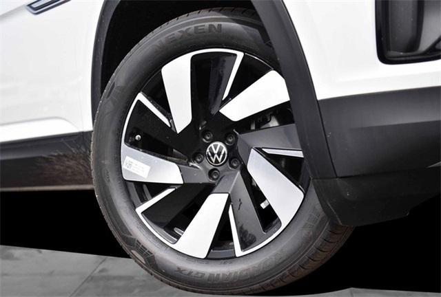 new 2025 Volkswagen Atlas Cross Sport car, priced at $41,309