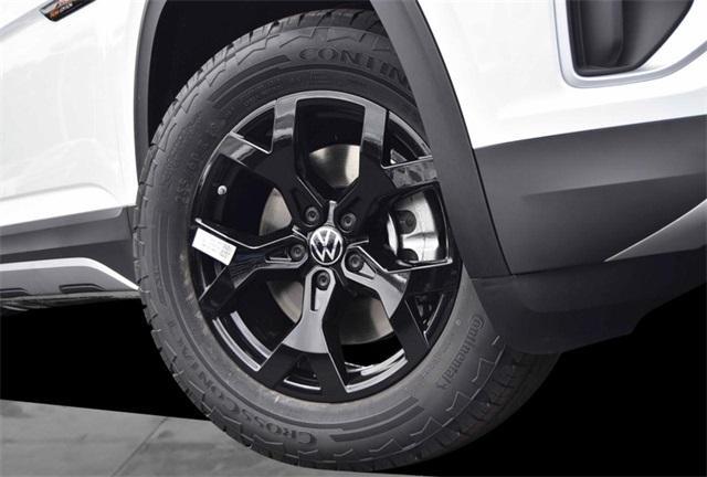 new 2025 Volkswagen Atlas car, priced at $40,995