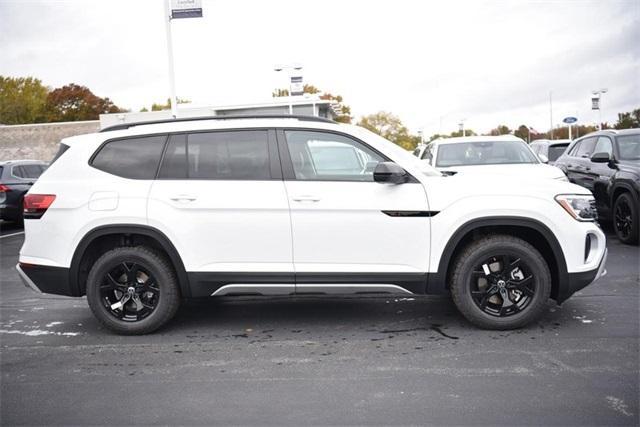 new 2025 Volkswagen Atlas car, priced at $46,002