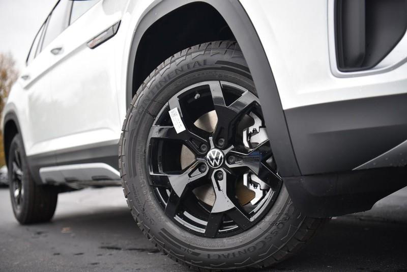 new 2025 Volkswagen Atlas car, priced at $45,502