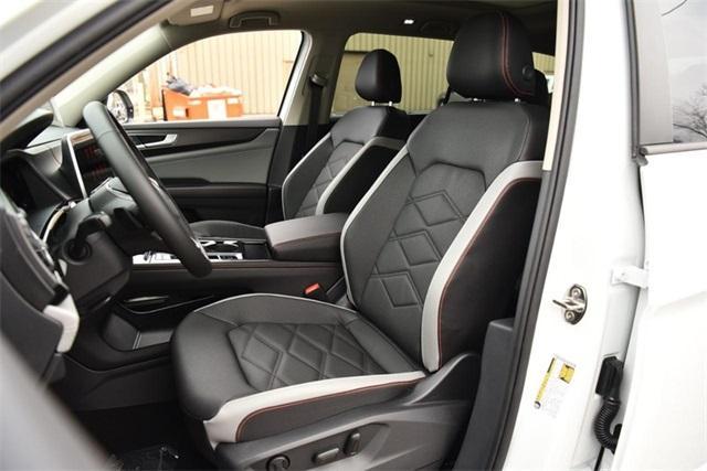new 2025 Volkswagen Atlas car, priced at $45,502