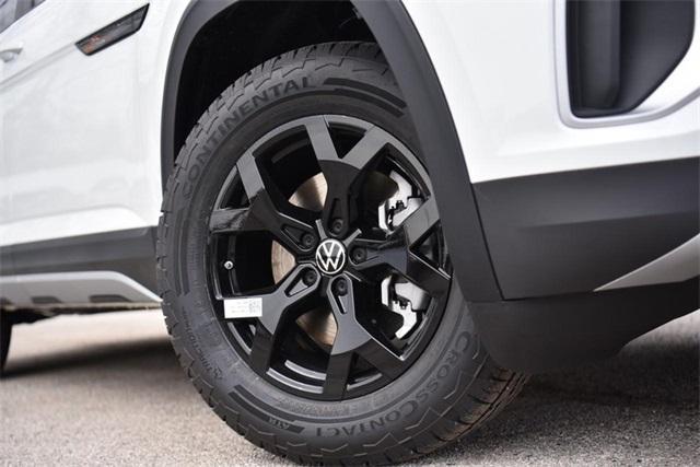 new 2025 Volkswagen Atlas car, priced at $45,502