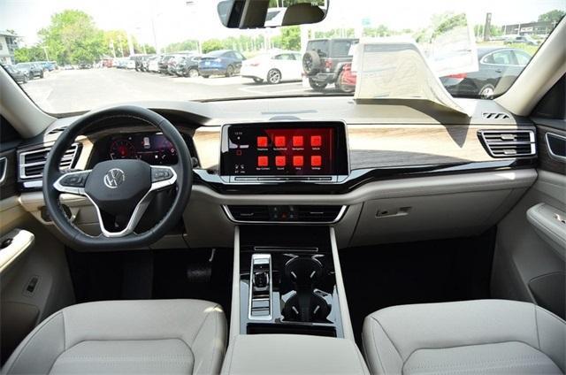 new 2025 Volkswagen Atlas car, priced at $48,670