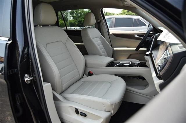 new 2025 Volkswagen Atlas car, priced at $48,670