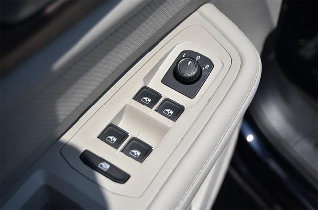 new 2025 Volkswagen Atlas car, priced at $48,670