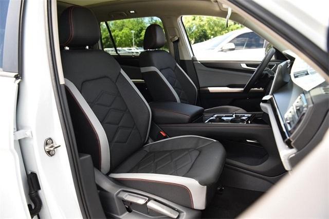 new 2025 Volkswagen Atlas car, priced at $47,396