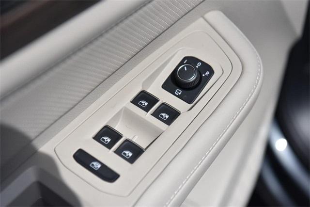 new 2025 Volkswagen Atlas car, priced at $51,548