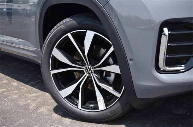 new 2025 Volkswagen Atlas car, priced at $53,946