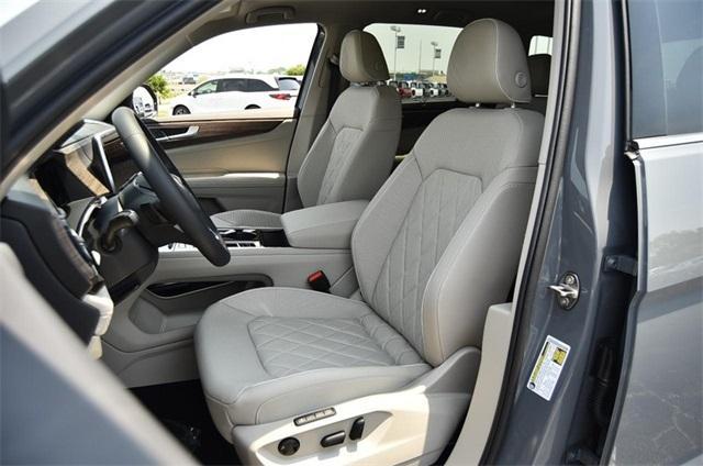 new 2025 Volkswagen Atlas car, priced at $53,946