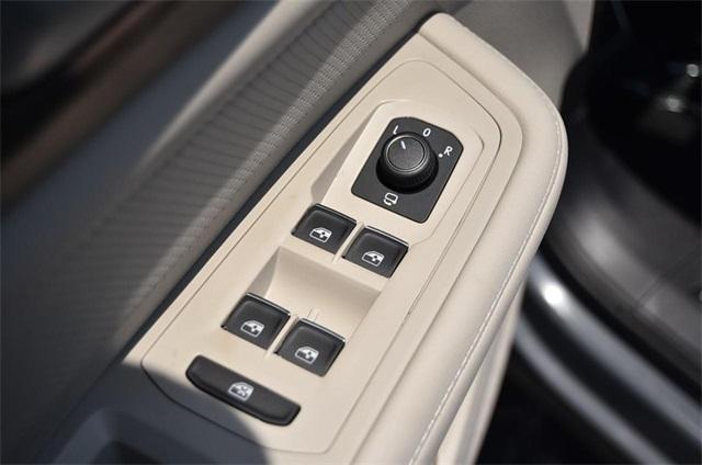 new 2025 Volkswagen Atlas car, priced at $53,946