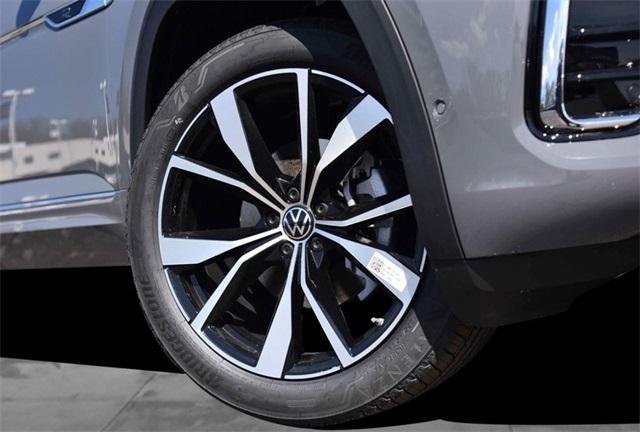 new 2025 Volkswagen Atlas car, priced at $52,348