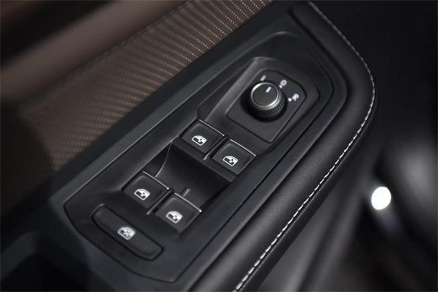 new 2025 Volkswagen Atlas car, priced at $46,670