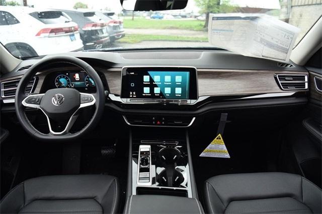 new 2025 Volkswagen Atlas car, priced at $47,670