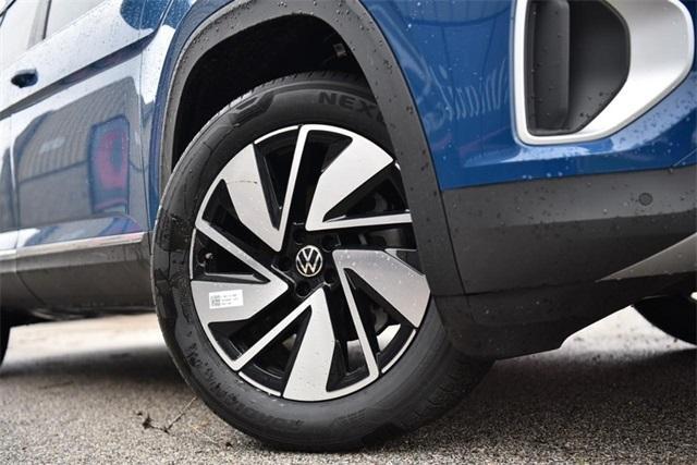 new 2025 Volkswagen Atlas car, priced at $47,670