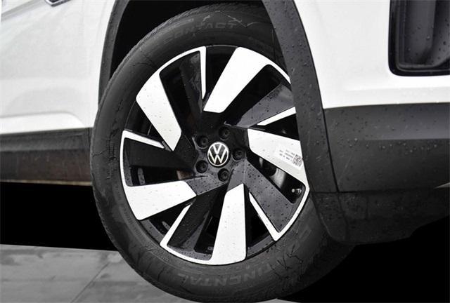 new 2025 Volkswagen Atlas Cross Sport car, priced at $42,059