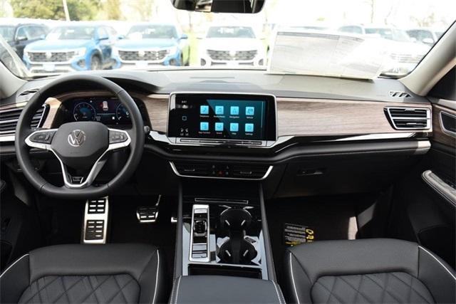 new 2025 Volkswagen Atlas car, priced at $52,348
