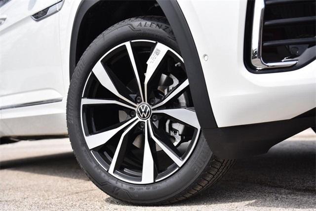 new 2025 Volkswagen Atlas car, priced at $52,348