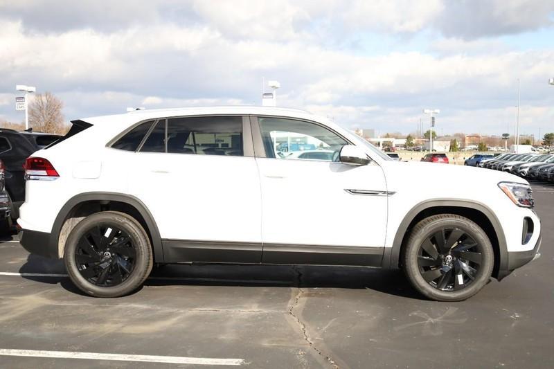 new 2025 Volkswagen Atlas Cross Sport car, priced at $44,103