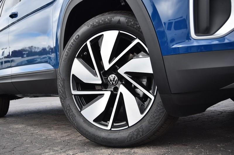 new 2026 Volkswagen Atlas car, priced at $46,608