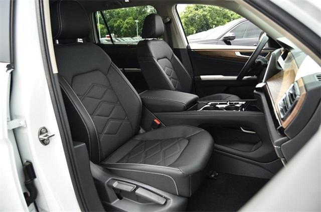 new 2025 Volkswagen Atlas car, priced at $40,500
