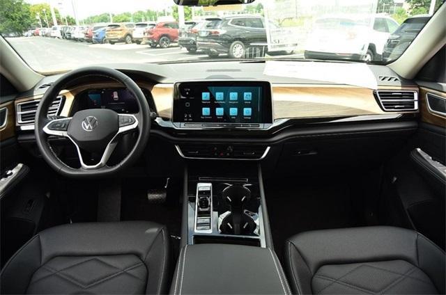 new 2025 Volkswagen Atlas car, priced at $40,500