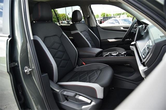 new 2025 Volkswagen Atlas car, priced at $45,077