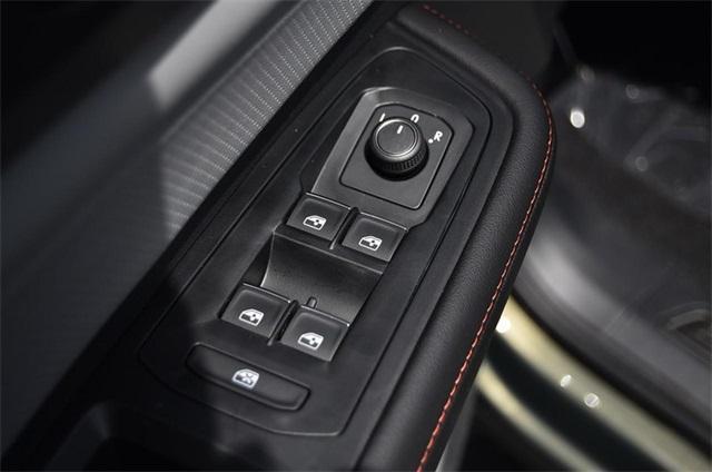 new 2025 Volkswagen Atlas car, priced at $45,077