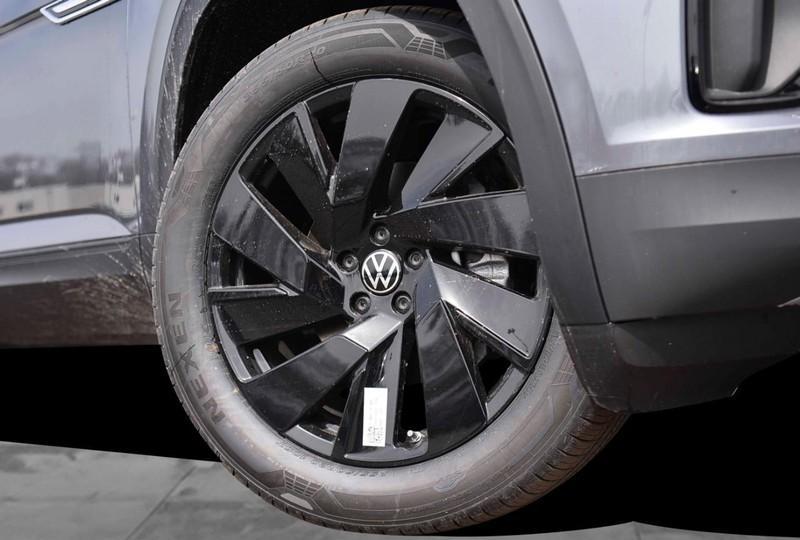new 2025 Volkswagen Atlas Cross Sport car, priced at $43,776
