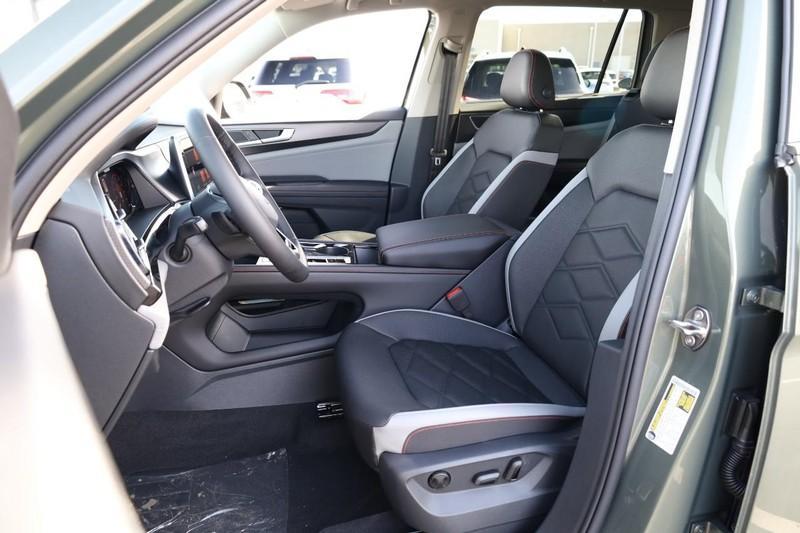 new 2025 Volkswagen Atlas car, priced at $46,017