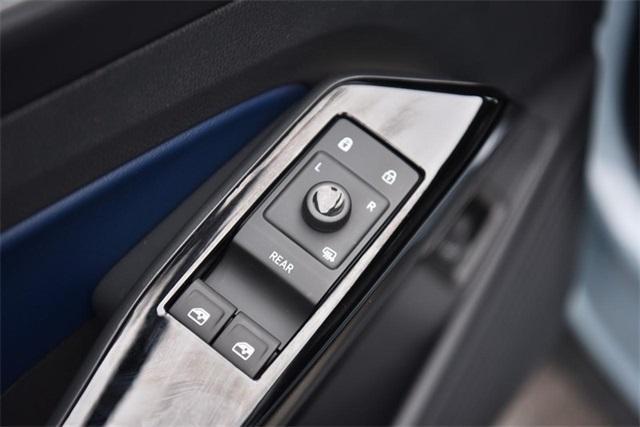 new 2025 Volkswagen ID.4 car, priced at $49,841