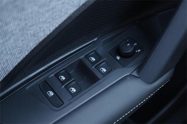 new 2025 Volkswagen Tiguan car, priced at $27,478