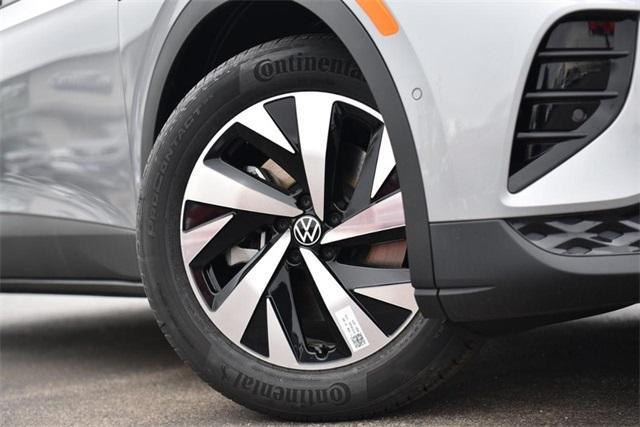 new 2025 Volkswagen ID.4 car, priced at $40,804