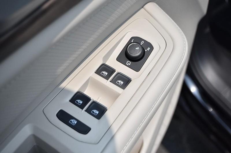 new 2025 Volkswagen Atlas car, priced at $53,509