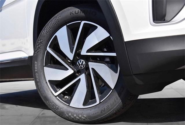 new 2025 Volkswagen Atlas car, priced at $48,107