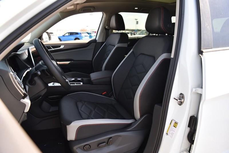 new 2025 Volkswagen Atlas car, priced at $45,404