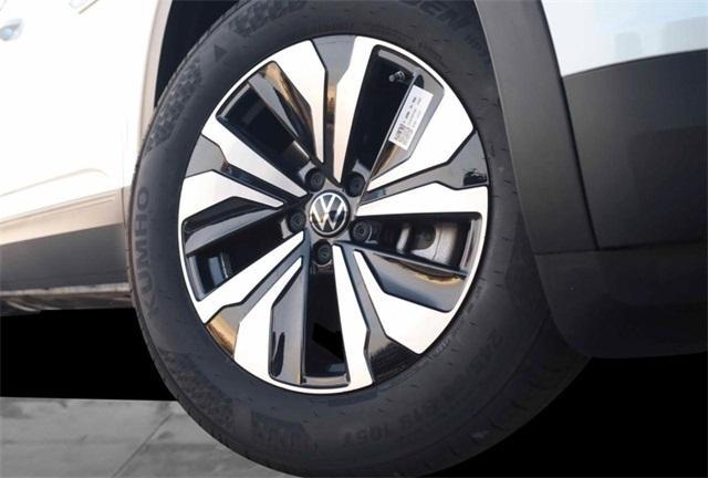 new 2026 Volkswagen Atlas Cross Sport car, priced at $40,920