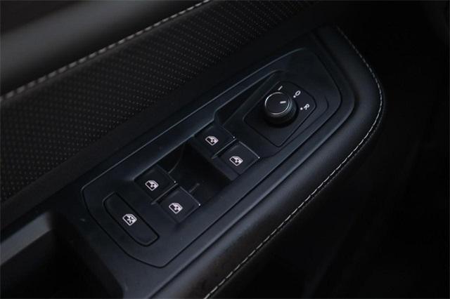 new 2026 Volkswagen Atlas Cross Sport car, priced at $40,920