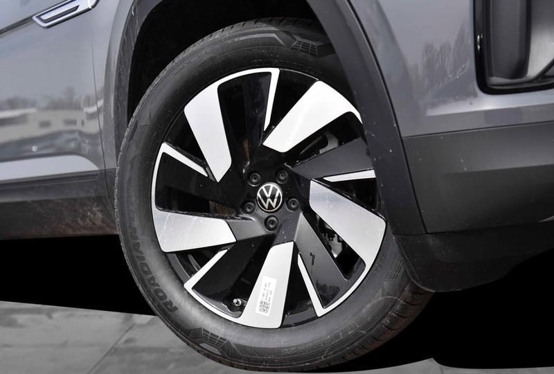 new 2025 Volkswagen Atlas Cross Sport car, priced at $43,528