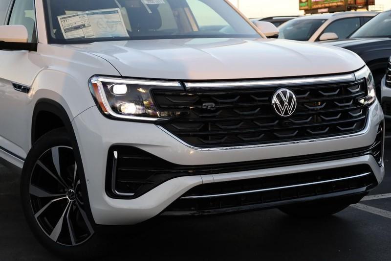 new 2025 Volkswagen Atlas car, priced at $51,675