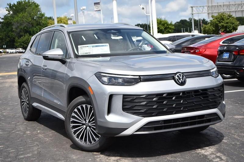 new 2025 Volkswagen Tiguan car, priced at $31,475